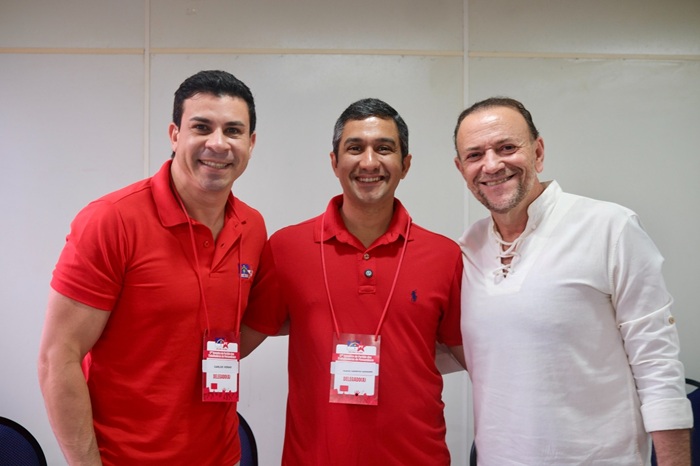 Read more about the article Prefeito de Tabira, Flávio Marques, prestigia posse de Carlos Veras e destaca protagonismo do Pajeú na política estadual