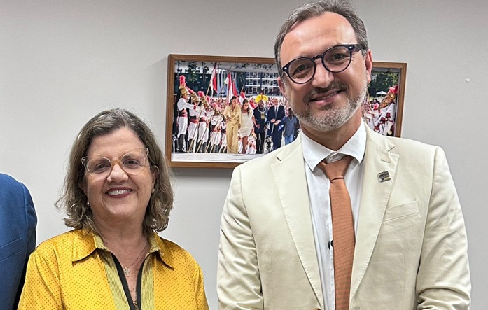 Read more about the article Fredson Brito teve encontro com senadora Teresa Leitão em busca de recursos para a saúde