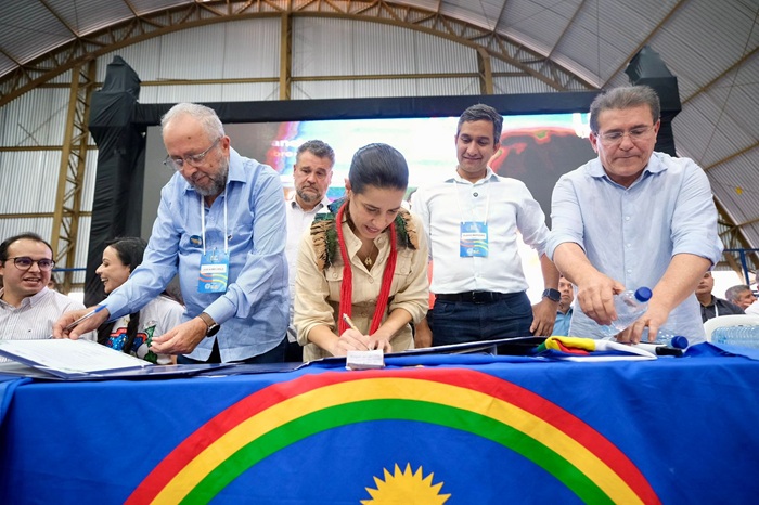 Read more about the article Com articulação do prefeito Flávio Marques, Raquel Lyra assina ordens de serviço que garantem mais água para Tabira
