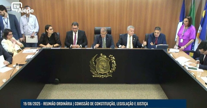 Read more about the article Comissão de Justiça da ALEPE aprova empréstimo de R$ 1,5 bilhão, com repasse de 50% para municípios