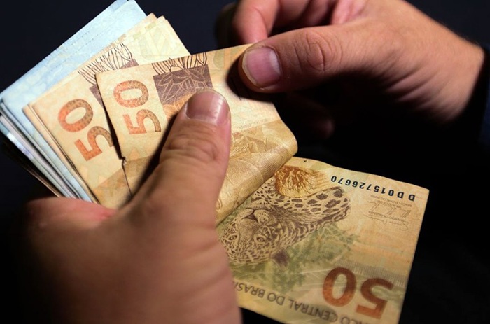 Read more about the article Para mais da metade dos brasileiros, o salário mínimo termina antes do mês, para você também?