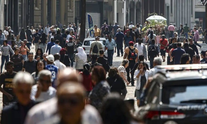 Read more about the article Brasil chega a 213,4 milhões de habitantes, diz estimativa do IBGE
