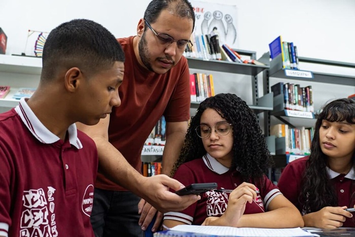 Read more about the article Professor pernambucano cria IA para ajudar alunos na preparação para a redação do Enem