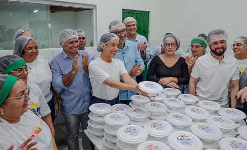 Read more about the article Fredson e Raquel entregaram cozinha comunitária e assinaram termo de parceria de R$ 3 milhões para asfaltamento 