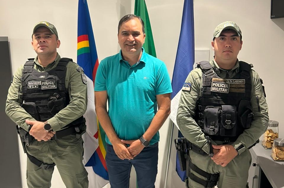 You are currently viewing Gilson Bento se reuniu com a Polícia Militar para discutir melhorias na segurança pública de Brejinho