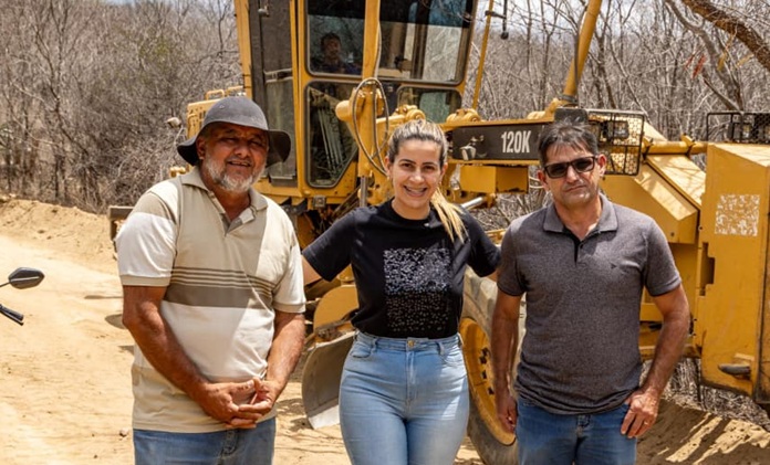 Read more about the article Governo de Itapetim segue com serviço de recuperação das estradas rurais