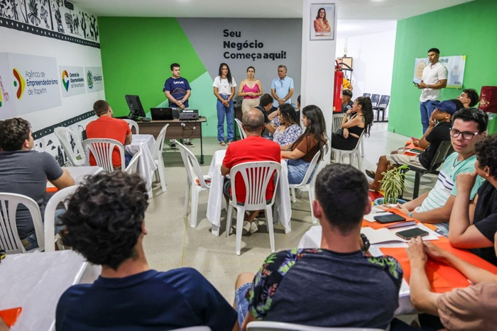 Read more about the article Governo de Itapetim iniciou curso básico de manutenção de celulares