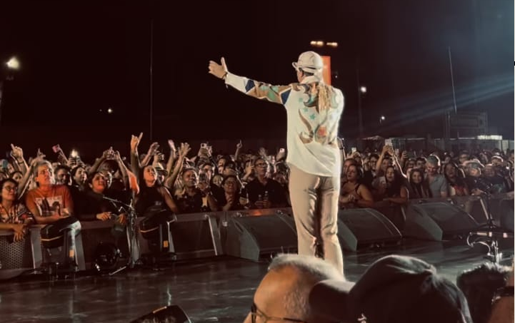 Read more about the article Gravação de Flávio Leandro levou multidão ao Pátio de Eventos de São José do Egito