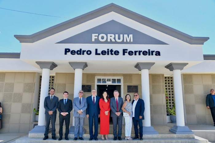 Read more about the article Maratona de entregas históricas marcou os dias 17 e 18 de Novembro no Pajeú com Participação do TJPE, OAB e Câmaras Municipais