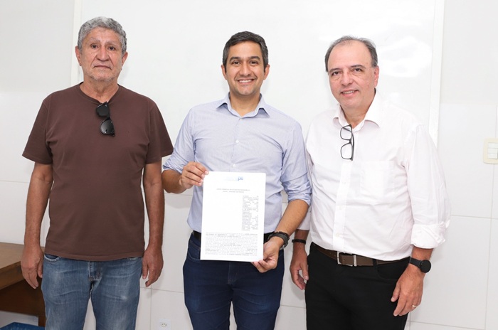 Read more about the article Prefeito de Tabira assina termo de adesão para implantação da REDESIM no município