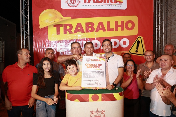 Read more about the article Prefeitura de Tabira autoriza pavimentação da Rua Senador Paulo Guerra em noite de celebração