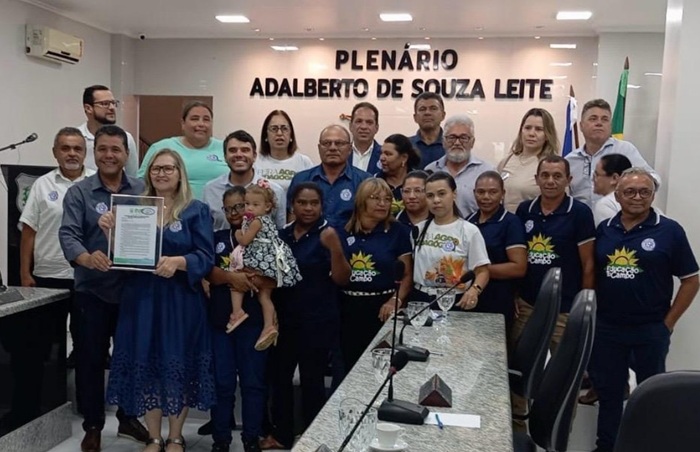 Read more about the article Câmara de São José do Egito entregou Moção de Aplauso a Escola Sebastião Rabelo