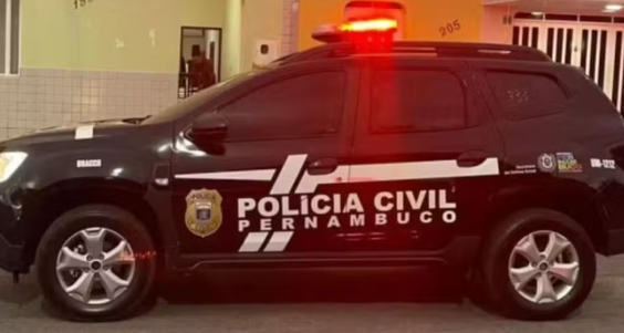 You are currently viewing Coveiro e esposa são presos por tentar matar e enterrar mulher viva em cemitério