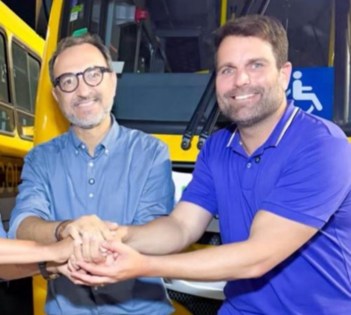 Read more about the article Fredson anuncia mais dois ônibus escolares ao lado do deputado estadual Gustavo Gouveia, para São José do Egito