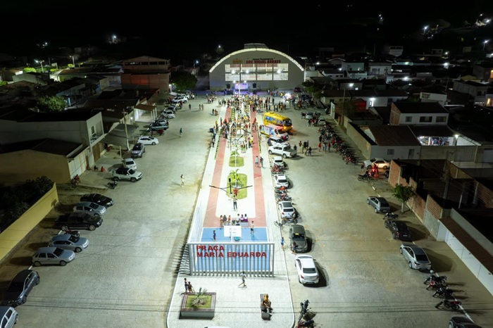 Read more about the article Prefeitura entregou praça e novos veículos à população