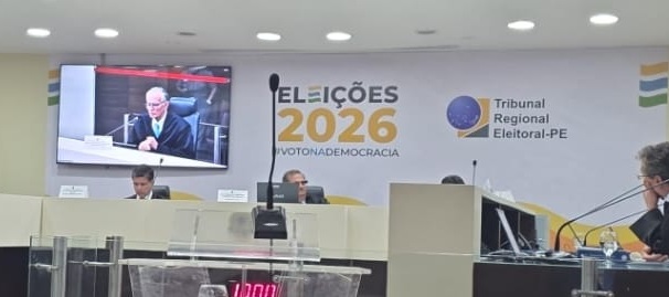Read more about the article Hérica Nunes acompanhou sessão eleitoral no TRE a convite de magistrado