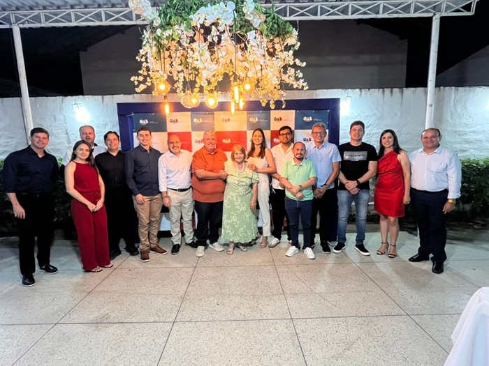 Read more about the article OAB São José do Egito apresenta prestação de contas de 2025 em programa de rádio e encerra o ano com confraternização histórica