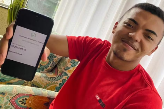 Read more about the article Estudante de enfermagem devolveu R$ 200 mil após receber pix por engano