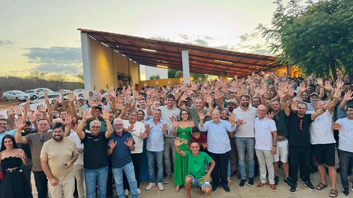 Read more about the article Fredson reúne lideranças e apresenta pré-candidatos a deputado