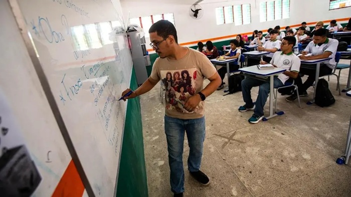 Read more about the article Governo divulga valor do novo piso salarial dos professores 