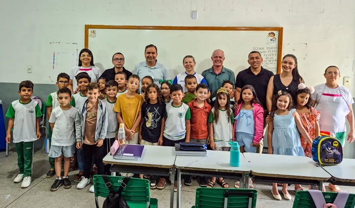 Read more about the article Prefeitura de Brejinho realizou entrega de 1.454 kits escolares 