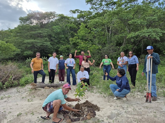 Read more about the article Brejinho realiza ações de reflorestamento na nascente do Rio Pajeú