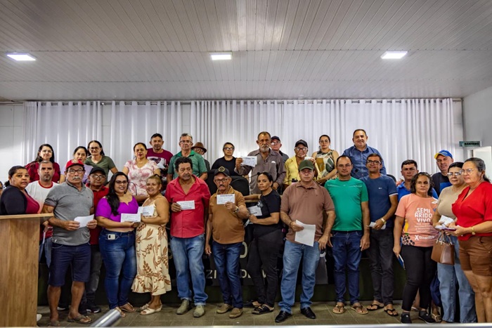 Read more about the article Itapetim realiza entrega de boletos do Garantia-Safra 2025/2026