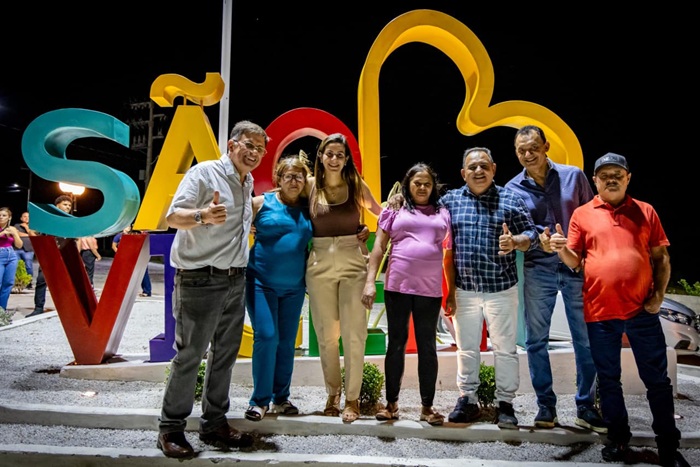 Read more about the article Governo de Itapetim inaugura praça com letreiro turístico, calçamento e iluminação no Distrito de São Vicente e anuncia novos investimentos