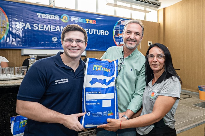 Read more about the article São José do Egito sediou entrega de sementes do Programa Terra Plantar no Pajeú e ganhará coordenadoria do IPA
