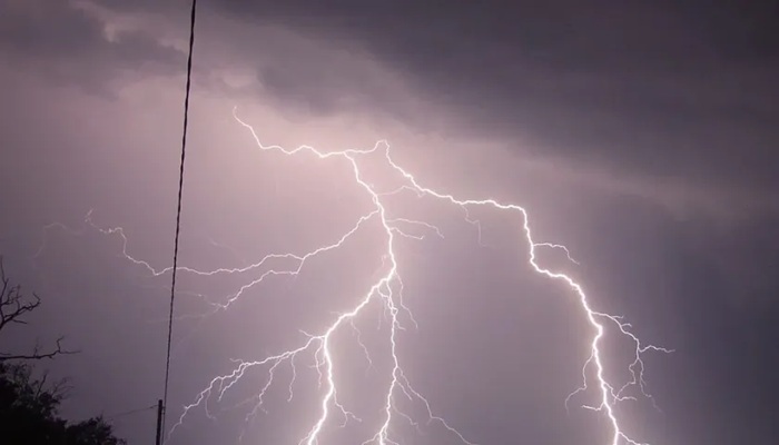 Read more about the article Serra Talhada está entre as 10 com maior incidência de raios do Estado neste mês