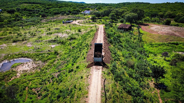 Read more about the article Prefeitura de Brejinho realiza melhorias para o transporte escolar com ampliação de estradas no sítio Ladeira Dantas