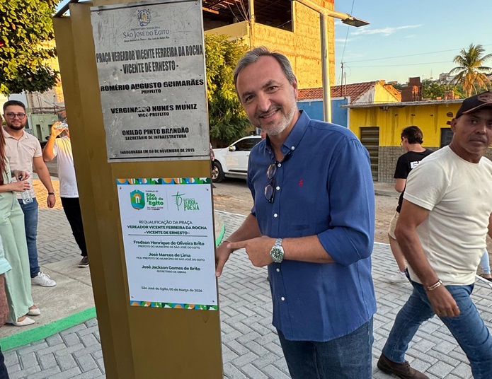 Read more about the article Prefeito Fredson inaugura pavimentação da Avenida Severino Doceiro e requalificação Praça Vicente de Ernesto em São José do Egito