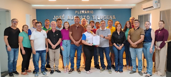 Read more about the article Gilson Bento assina ordem de serviço para construção de nova creche em Vila de Fátima