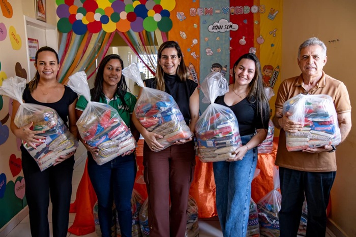 Leia mais sobre o artigo  Prefeitura de Itapetim realizou entrega de cestas básicas e peixe para as famílias de programas sociais