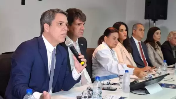 Read more about the article Prefeitos Pernambucanos aprovam recomendação para pagar cachês de artistas