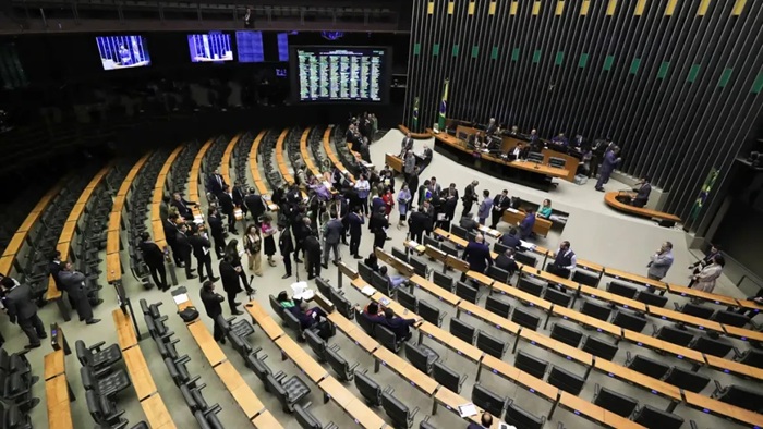 Read more about the article Câmara dos Deputados reconhece Poesia do Pajeú como expressão cultural nacional