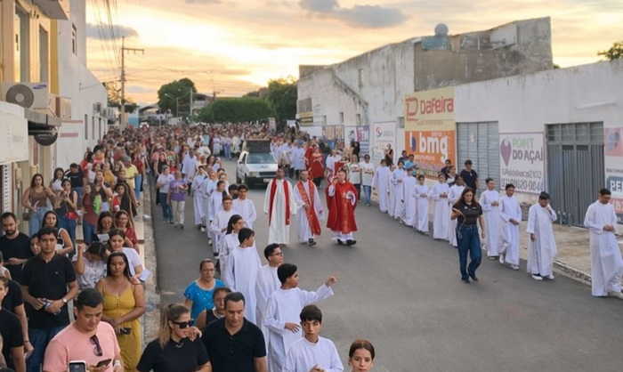 Leia mais sobre o artigo Procissão do encontro reuniu multidão de católicos nas ruas de São José do Egito