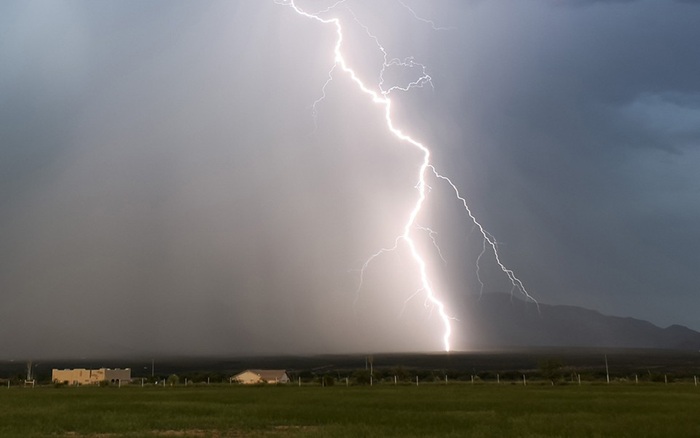 Leia mais sobre o artigo Grande volume de raios impacta fornecimento de energia, diz Neoenergia