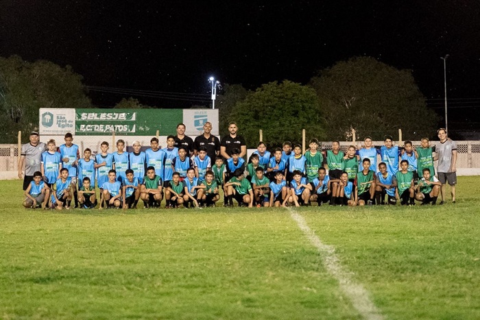 Leia mais sobre o artigo Escolinha Pequenos Gigantes se fortalece como base na formação de jovens atletas em São José do Egito