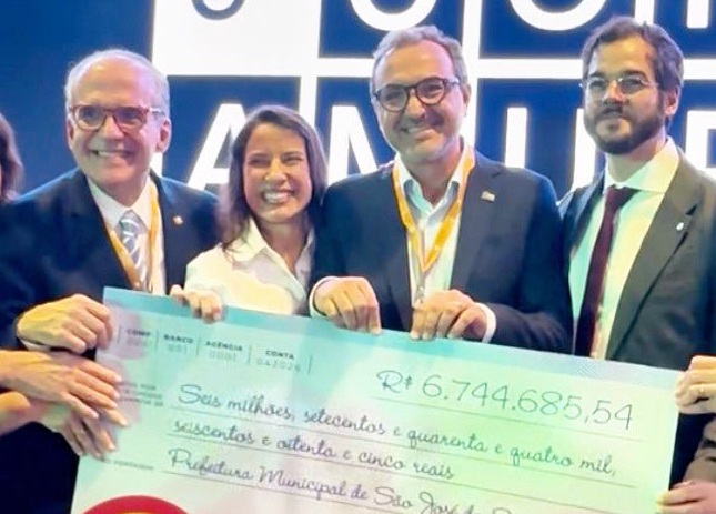 Leia mais sobre o artigo Prefeito Fredson recebe mais de R$ 6,7 milhões do Governo de Pernambuco com recursos da outorga da Compesa