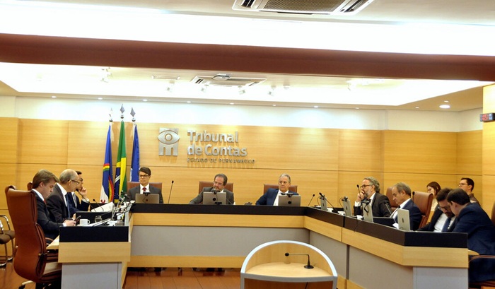 Leia mais sobre o artigo TCE autoriza prefeitos, vice-prefeitos e vereadores a receber férias e 13º salário em Pernambuco