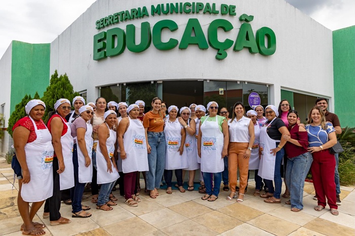 Leia mais sobre o artigo Prefeita Alina Karina participou de reunião com merendeiras em Itapetim
