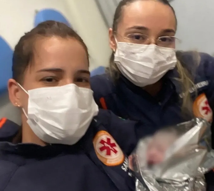 Leia mais sobre o artigo Equipe do SAMU realiza parto durante atendimento em Teixeira