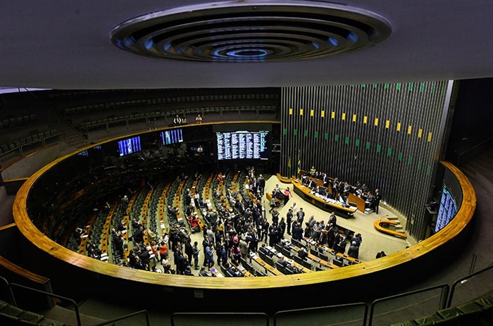 Leia mais sobre o artigo Cada Deputado federal brasileiro têm R$ 165,8 mil mensais para pagar funcionários