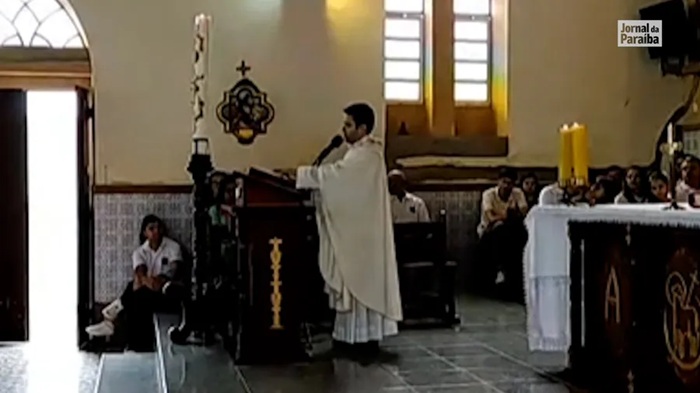 Leia mais sobre o artigo Padre monteirense denunciado por intolerância religiosa pede desculpas à família de Preta Gil durante missa