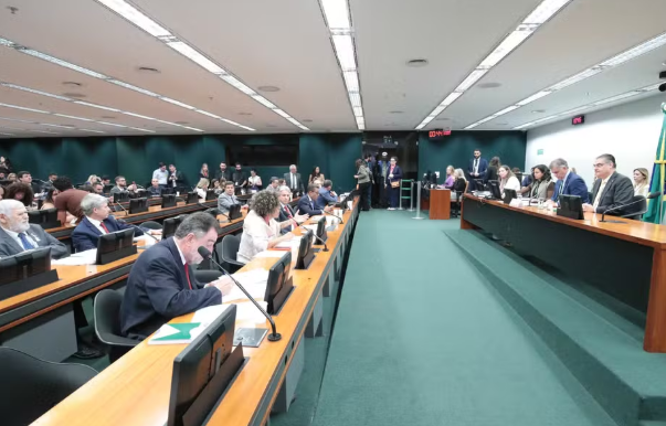 Leia mais sobre o artigo CCJ da Câmara aprova PEC que reduz maioridade penal de 18 para 16 anos avança no Congresso