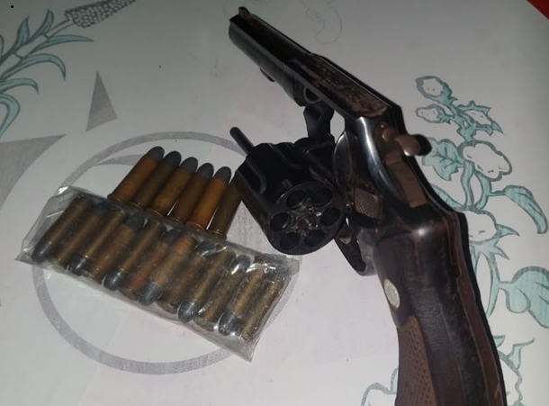 Leia mais sobre o artigo Polícia Militar prende homem com arma em Ouro Velho