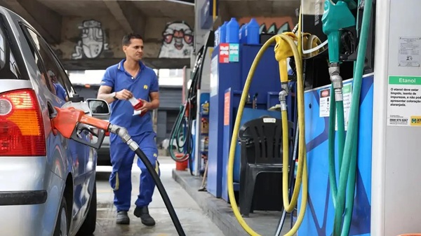 Leia mais sobre o artigo Governo prorroga por mais um mês subsídio de R$ 0,44 à gasolina