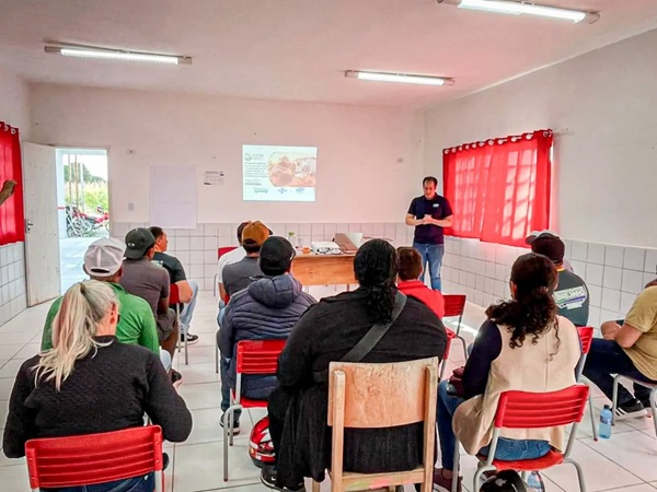 Leia mais sobre o artigo Apicultores e meliponicultores de Brejinho tiveram encontro técnico para fortalecimento da atividade