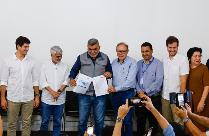 Leia mais sobre o artigo Prefeita Aline Karina participa de ato no Recife e celebra conquista de 99 cisternas para Itapetim